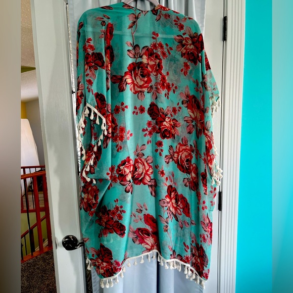 Rich teal/ red floral wrap with beige trim - Picture 2 of 3
